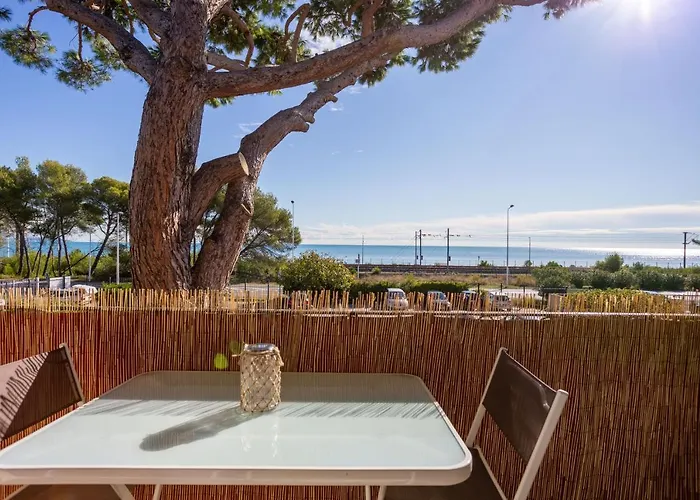 Sleep In Antibes Marineland See View